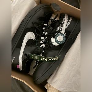 lot 50 off white dunk. Size 13